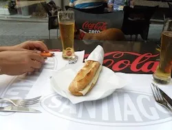 כריך עם נקניק